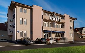 Airport Hotel Garni